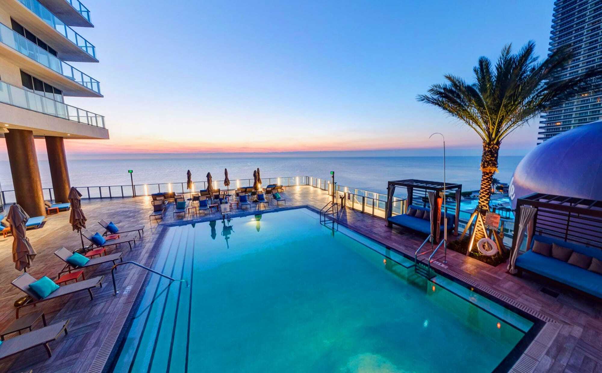Luxury Beach Resort Beverley Beach Exterior photo